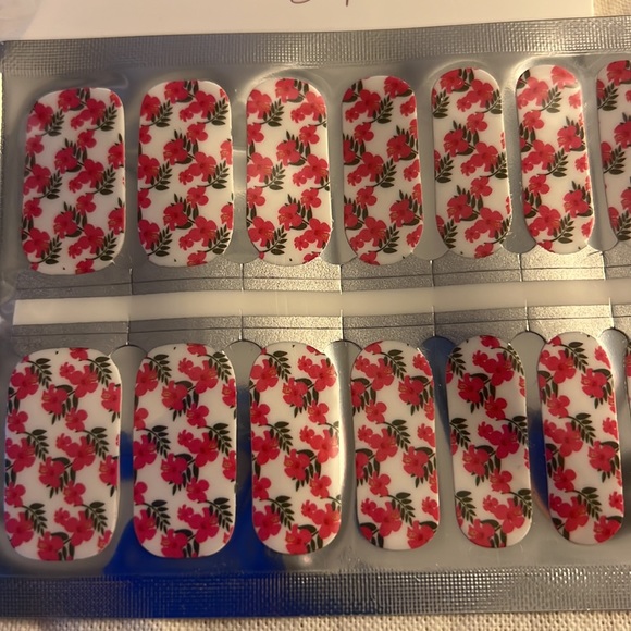 White with Pink Flowers 🌺 Nail Polish Strips - Picture 2 of 3